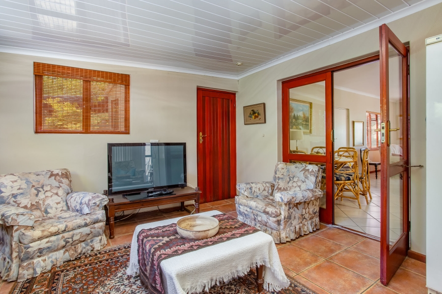 2 Bedroom Property for Sale in De Oude Renbaan Western Cape